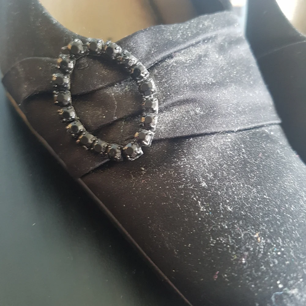 Sam & Libby Black Satin Heels with black circle jewelry - Picture 7 of 7